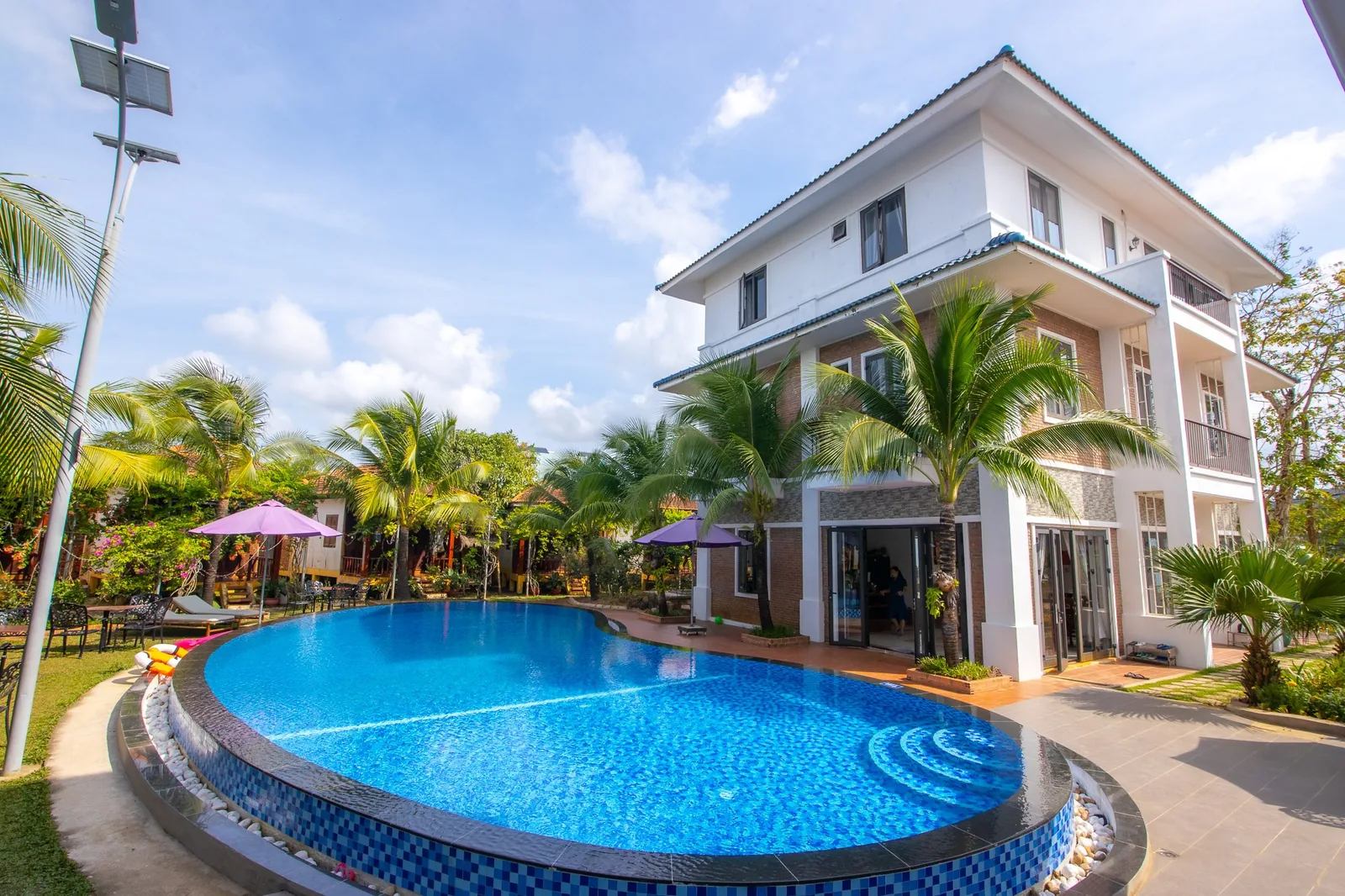 Curved pool in front of the three-storey block at Hung Vuong Resort