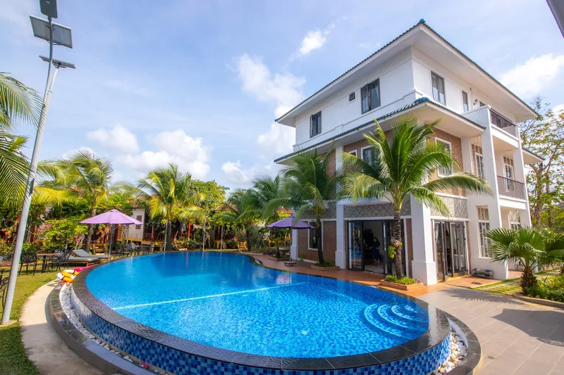Curved pool in front of the three-storey block at Hung Vuong Resort